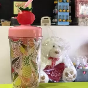 Tienda regalos originales Madrid Botellas de plástico de diferentes diseños