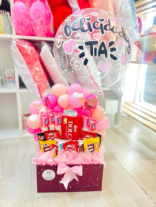 Tienda regalos originales Madrid mini cesta con globos personalizada