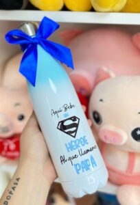 Tienda regalos originales Madrid botellas personalizables