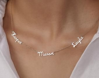 Collar personalizado con nombres de los hijos, regalo único disponible en tienda de regalos en Madrid