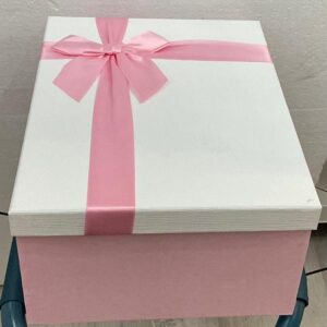Caja rosa con lazo