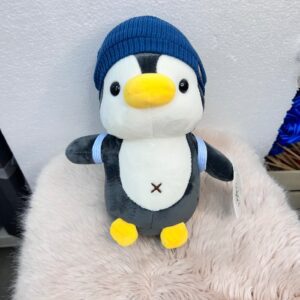 Peluche de pingüino con gorra azul