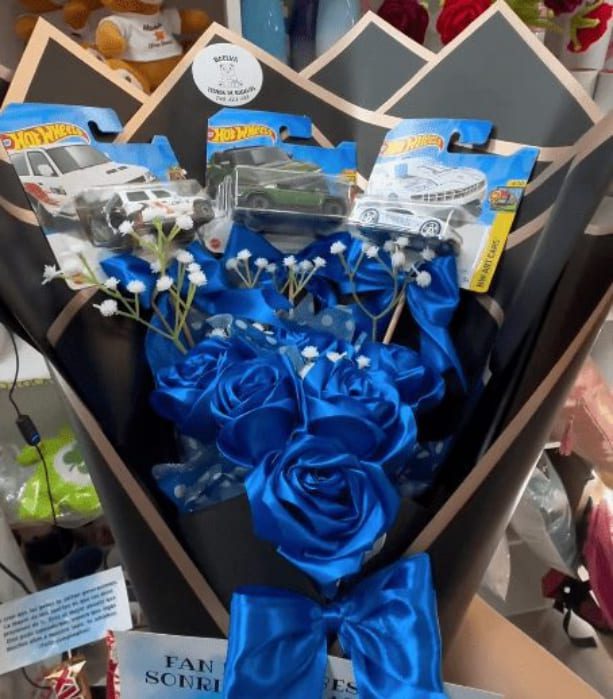 Detalle de ramo de rosas personalizado con mensaje